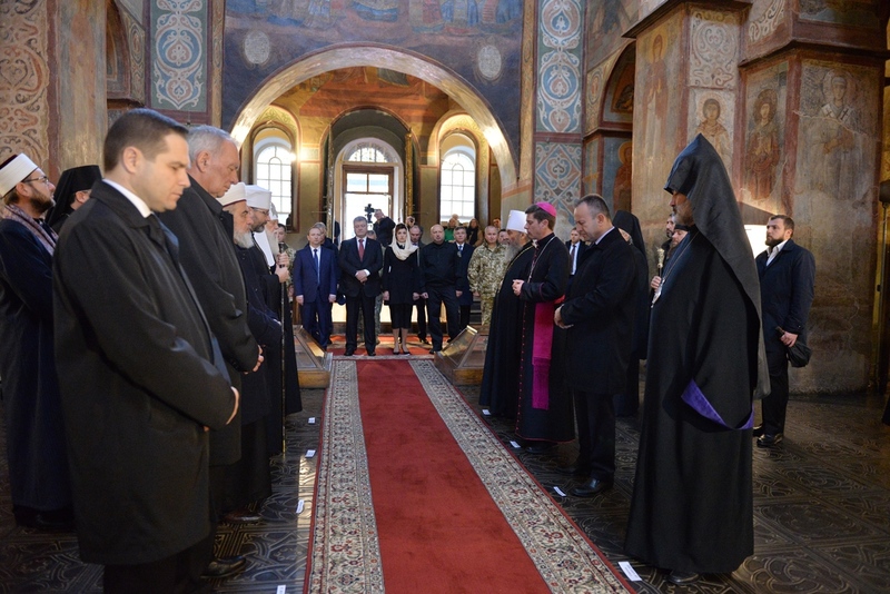 Порошенко собрал в Софие Киевской всех религиозных лидеров Украины